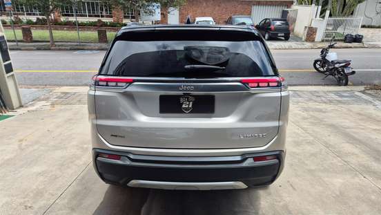 JEEP-COMMANDER-2023