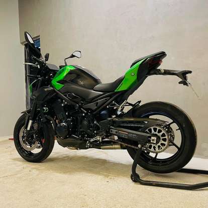 KAWASAKI-Z900-2026