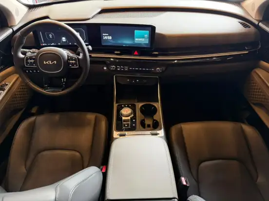 KIA-CARNIVAL-2024