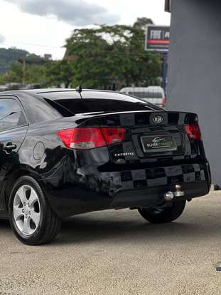KIA-CERATO-1.6 E.222 SEDAN 16V GASOLINA 4P AUTOMÁTICO KIA-CERATO-2009