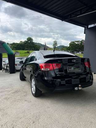 KIA-CERATO-1.6 E.222 SEDAN 16V GASOLINA 4P AUTOMÁTICO KIA-CERATO-2009
