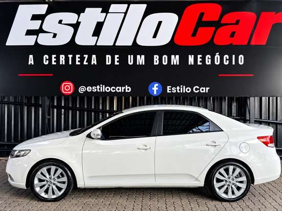 KIA-CERATO-1.6 EX SEDAN 16V GASOLINA 4P AUTOMÁTICO KIA-CERATO-2009
