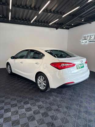 KIA-CERATO-1.6 SX 16V FLEX 4P AUTOMÁTICO KIA-CERATO-2013