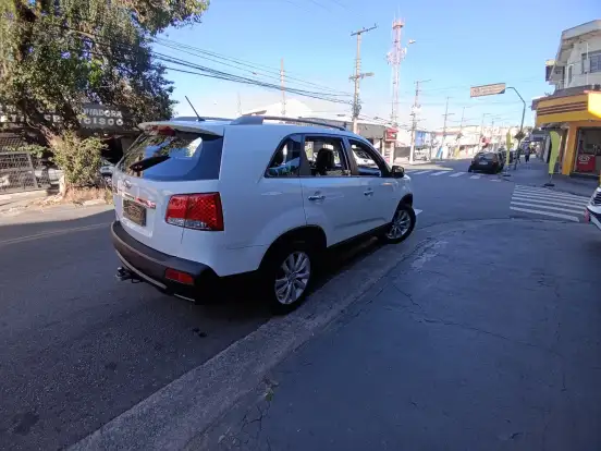 KIA-SORENTO-2.4 EX2 4X2 16V GASOLINA 4P AUTOMÁTICO KIA-SORENTO-2011