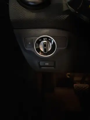 MERCEDES-BENZ-A 200-2017