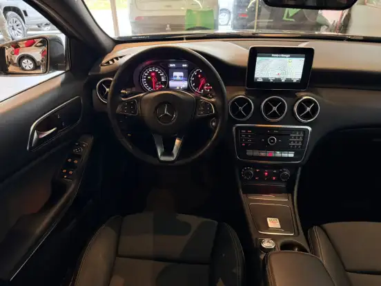 MERCEDES-BENZ-A 200-2017