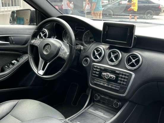 MERCEDES-BENZ-A 200-1.6 TURBO 16V FLEX 4P AUTOMÁTICO MERCEDES-BENZ-A 200-2015