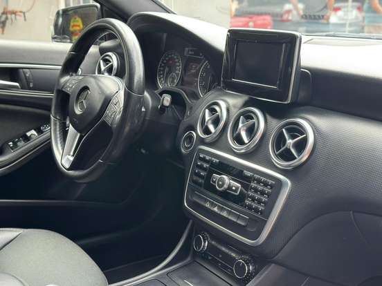 MERCEDES-BENZ-A 200-1.6 TURBO 16V FLEX 4P AUTOMÁTICO MERCEDES-BENZ-A 200-2015