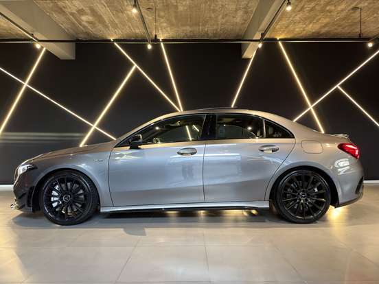 MERCEDES-BENZ-A 35 AMG-2020