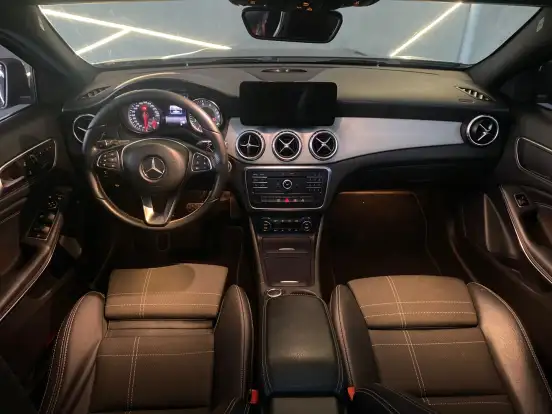 MERCEDES-BENZ-GLA 200-2016