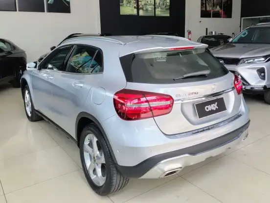 MERCEDES-BENZ-GLA 200-2019