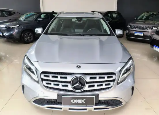 MERCEDES-BENZ-GLA 200-2019