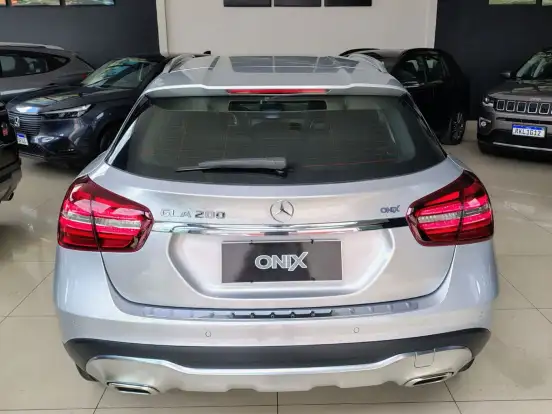 MERCEDES-BENZ-GLA 200-2019