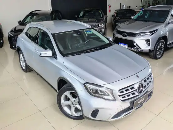 MERCEDES-BENZ-GLA 200-2019