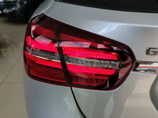 MERCEDES-BENZ-GLA 200-2019