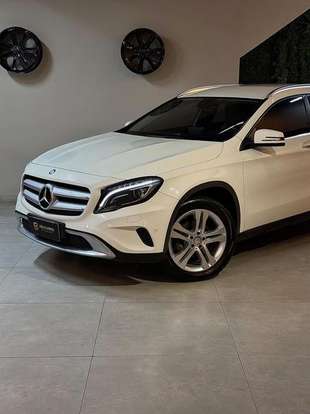 MERCEDES-BENZ-GLA 200-2017