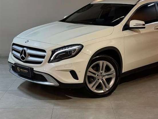 MERCEDES-BENZ-GLA 200-1.6 CGI ADVANCE 16V TURBO FLEX 4P AUTOMÁTICO MERCEDES-BENZ-GLA 200-2017