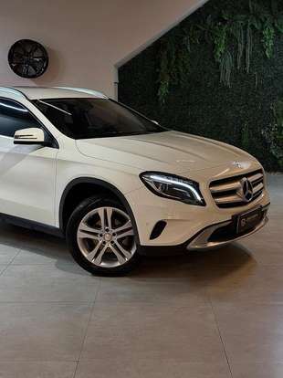 MERCEDES-BENZ-GLA 200-2017