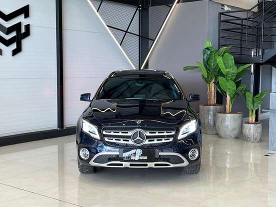 MERCEDES-BENZ-GLA 200-2019