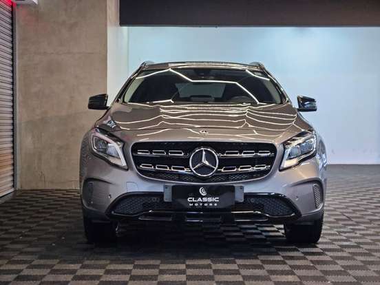 MERCEDES-BENZ-GLA 200-2018