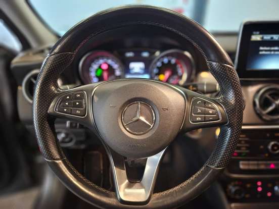 MERCEDES-BENZ-GLA 200-2018
