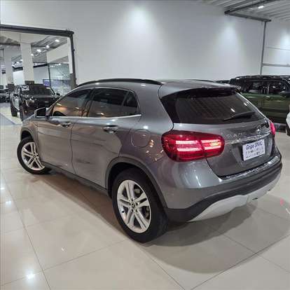 MERCEDES-BENZ-GLA 200-2019