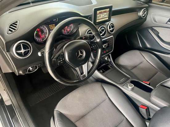 MERCEDES-BENZ-GLA 200-2015