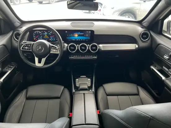 MERCEDES-BENZ-GLB 200-2021