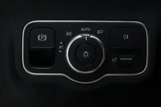 MERCEDES-BENZ-GLB 35 AMG-2023