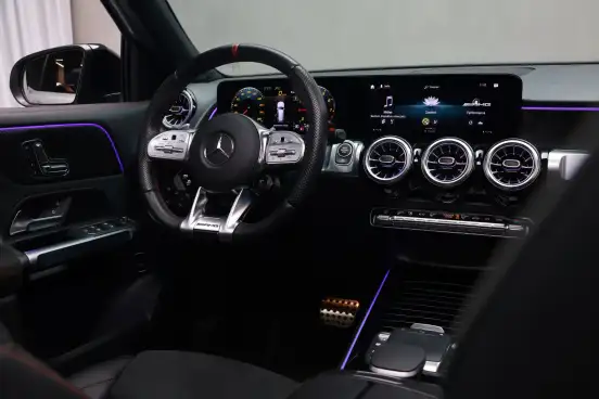 MERCEDES-BENZ-GLB 35 AMG-2023
