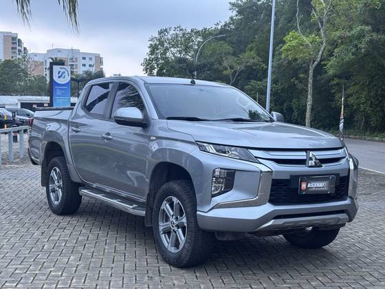 MITSUBISHI L200 TRITON 2.4 16V TURBO DIESEL SPORT GLS CD 4P 4X4 AUTOMÁTICO