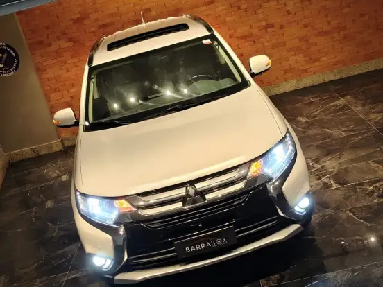 MITSUBISHI-OUTLANDER-2.0 16V GASOLINA 4P AUTOMÁTICO MITSUBISHI-OUTLANDER-2015