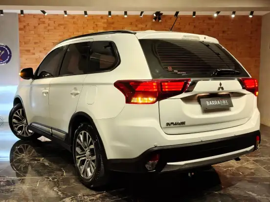 MITSUBISHI-OUTLANDER-2.0 16V GASOLINA 4P AUTOMÁTICO MITSUBISHI-OUTLANDER-2015