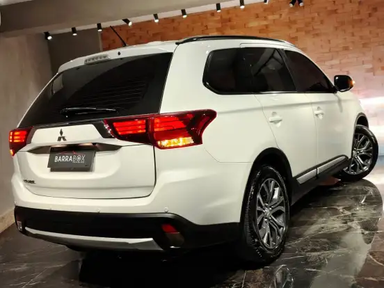 MITSUBISHI-OUTLANDER-2015