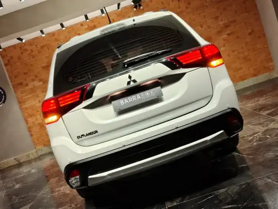 MITSUBISHI-OUTLANDER-2.0 16V GASOLINA 4P AUTOMÁTICO MITSUBISHI-OUTLANDER-2015