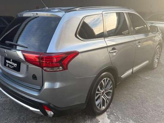 MITSUBISHI-OUTLANDER-2.0 16V GASOLINA 4P AUTOMÁTICO MITSUBISHI-OUTLANDER-2015