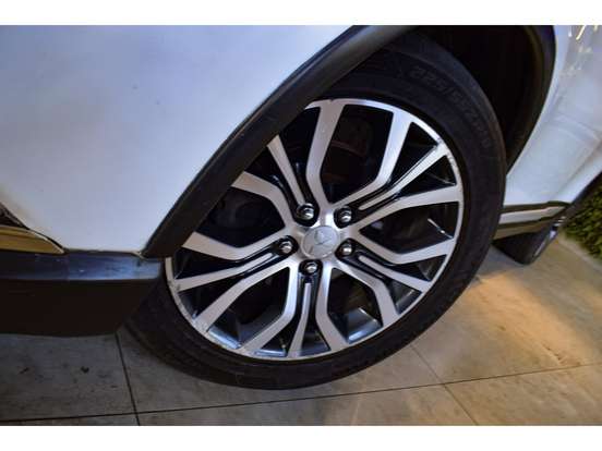 MITSUBISHI-OUTLANDER-2015