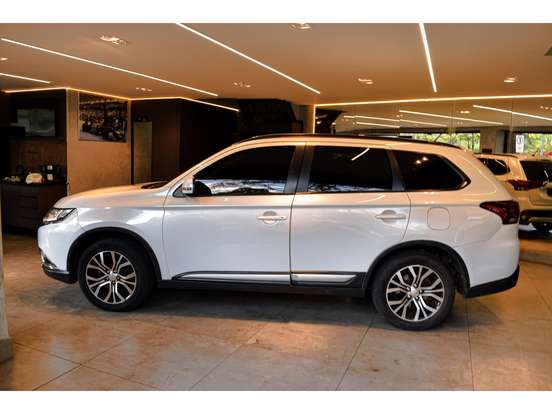 MITSUBISHI-OUTLANDER-2.0 16V GASOLINA 4P AUTOMÁTICO MITSUBISHI-OUTLANDER-2015