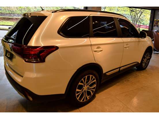 MITSUBISHI-OUTLANDER-2015