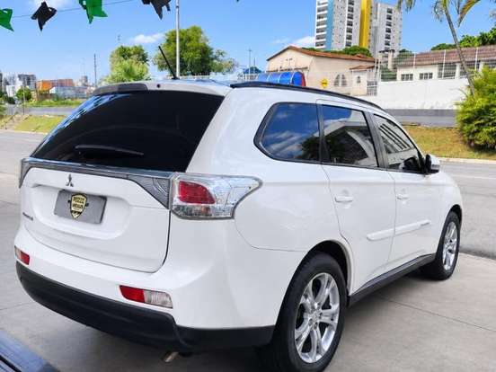 MITSUBISHI-OUTLANDER-2014