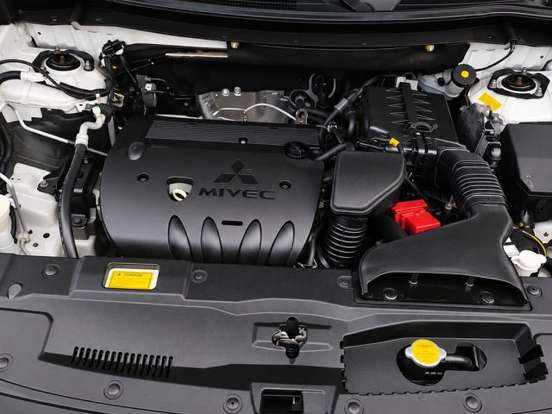 MITSUBISHI-OUTLANDER-2014