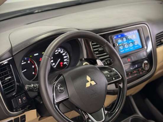 MITSUBISHI-OUTLANDER-2.2 4X4 16V DIESEL 4P AUTOMÁTICO MITSUBISHI-OUTLANDER-2015