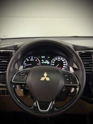 MITSUBISHI-OUTLANDER-2015