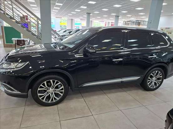 MITSUBISHI-OUTLANDER-3.0 GT 4X4 V6 24V GASOLINA 4P AUTOMÁTICO MITSUBISHI-OUTLANDER-2018