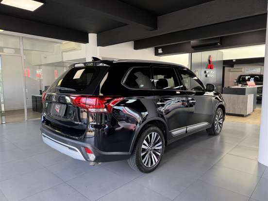 MITSUBISHI-OUTLANDER-2019