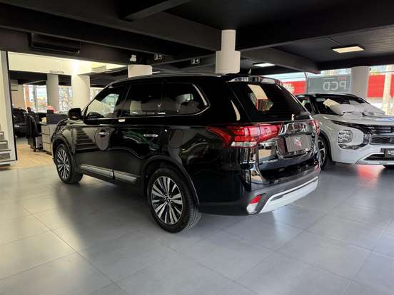 MITSUBISHI-OUTLANDER-2019