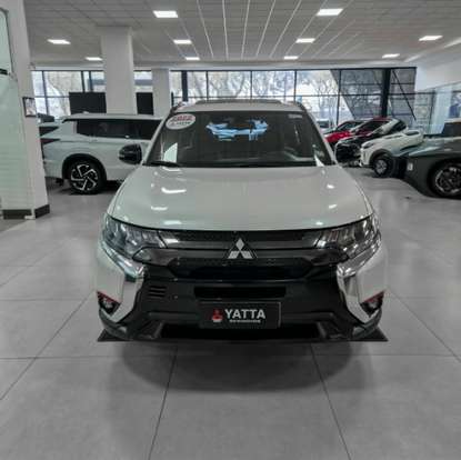 MITSUBISHI-OUTLANDER-2021