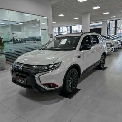 MITSUBISHI-OUTLANDER-2021