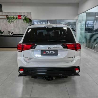 MITSUBISHI-OUTLANDER-2021