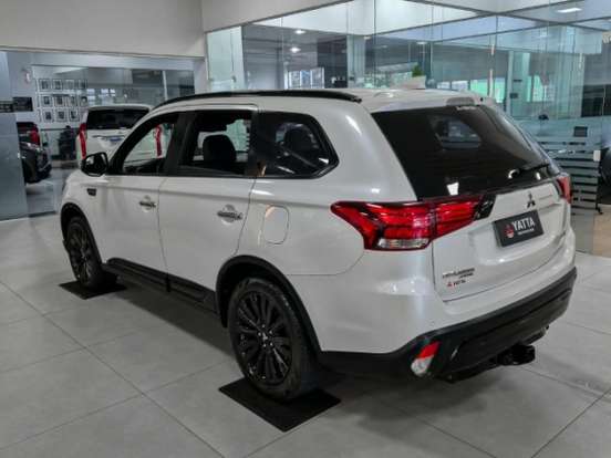 MITSUBISHI-OUTLANDER-3.0 MIVEC V6 GASOLINA HPE-S BLACK EDITION AWD AUTOMÁTICO MITSUBISHI-OUTLANDER-2021